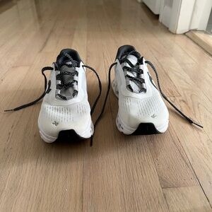 On cloud, Cloudmonsters women size 6